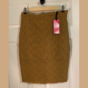 Forever 21 lace mini skirt